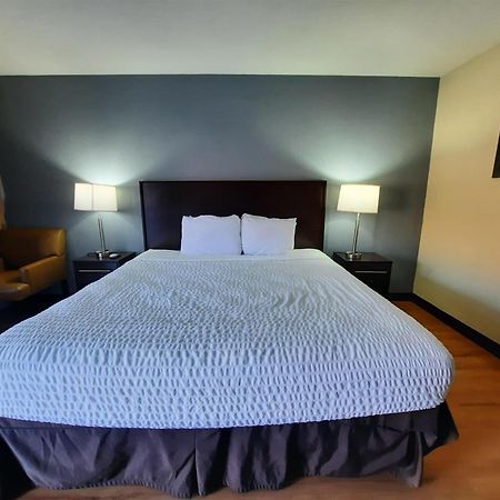 Americas Best Value Inn Молайн Экстерьер фото