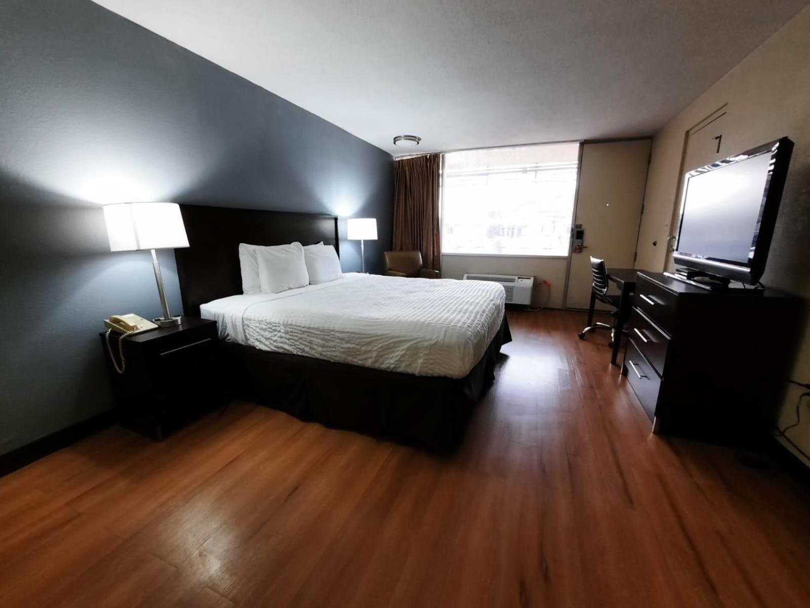 Americas Best Value Inn Молайн Экстерьер фото